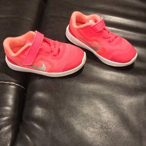 Nike kids tennis shoes